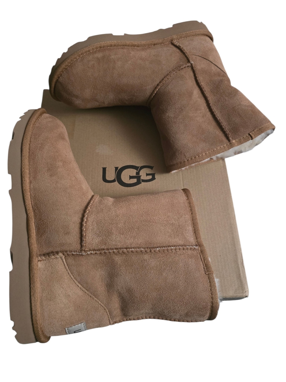 UGG Classic Short Sheepskin Boots - Chestnut